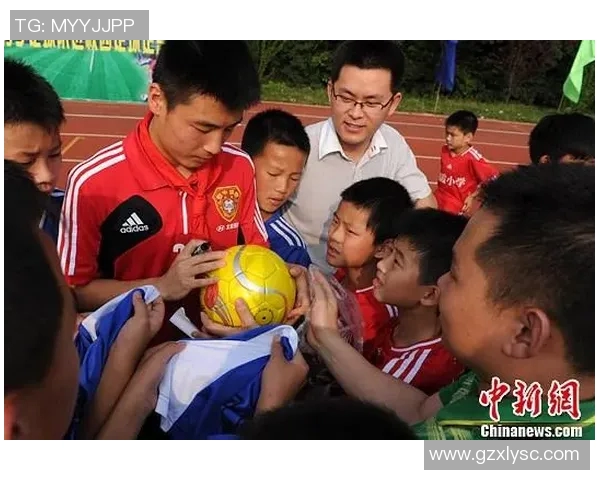 吴磊与足球明星的精彩瞬间照片分享，展现青春活力与运动魅力